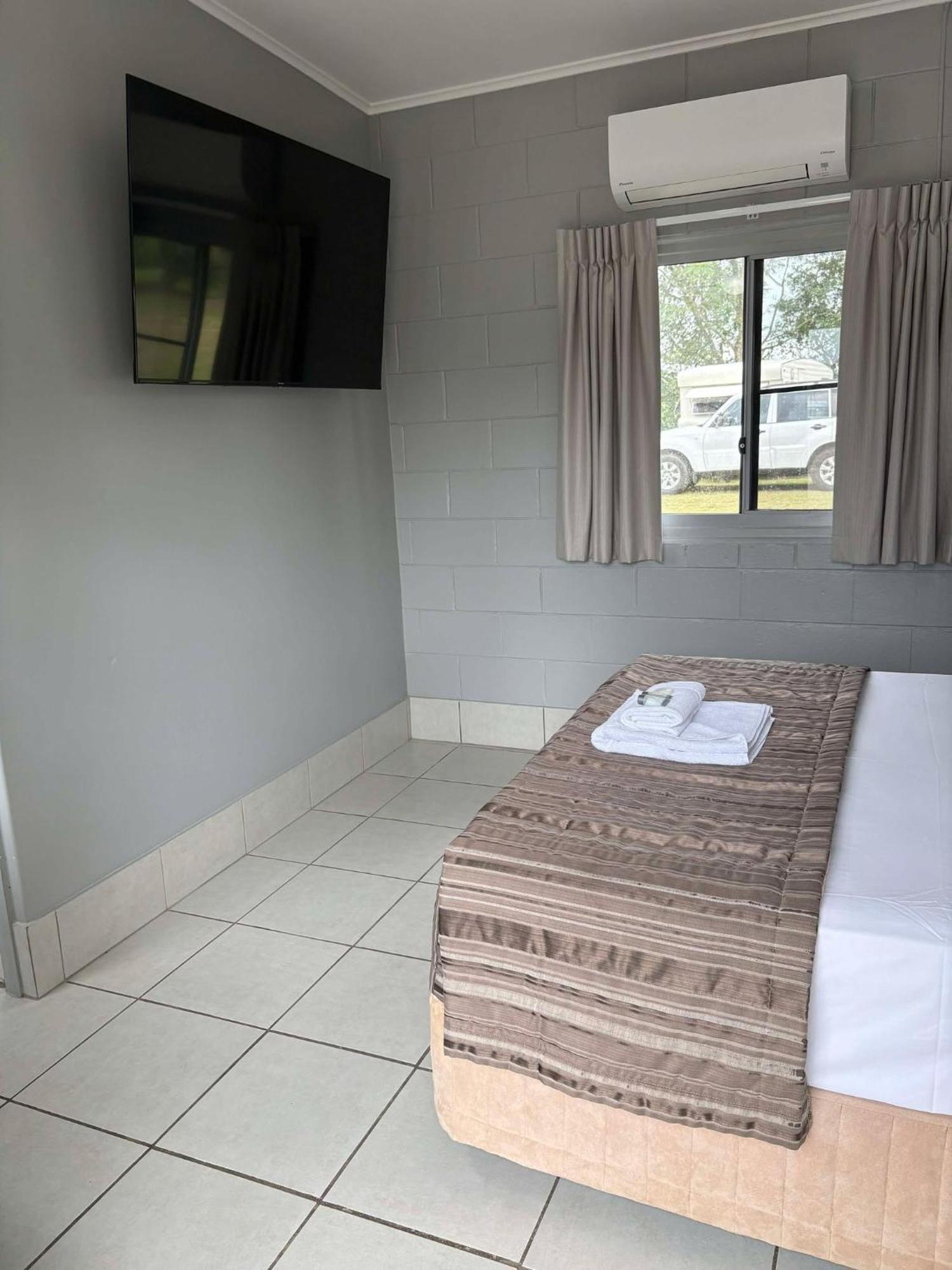 Ingham Tourist Park Hotel Eksteriør billede